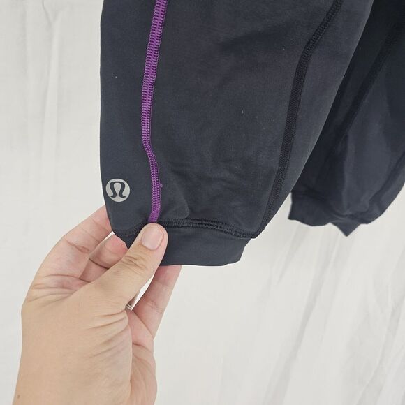 Lululemon Crop Leggings - SIZE 6 - Run Dance Black Plum - Picture 3 of 8